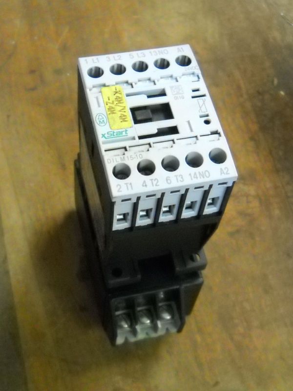 Moeller DILM 15 10 Contactor 24VDC DIL M15 W/ 23 007  