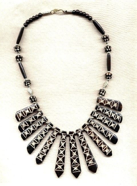 ETHNIC TRIBAL CHOKER STYLE NECKLACE GREY WHITE WEDGES  