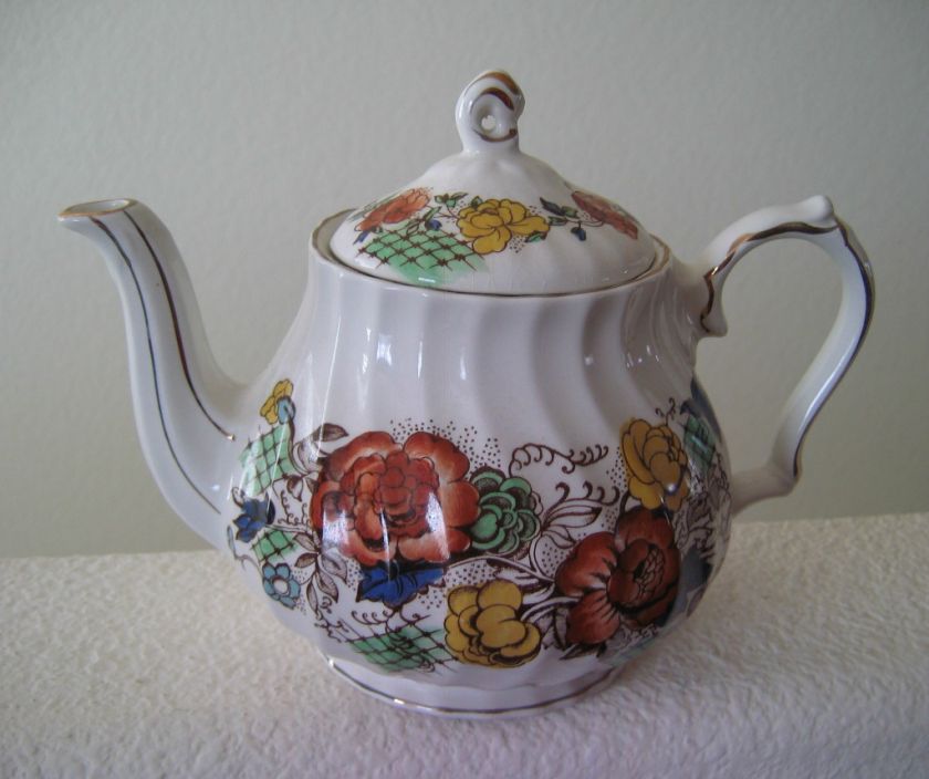 Vtg. Sadler, England, Porcelain Teapot Rose Garden #3605, Swirl 