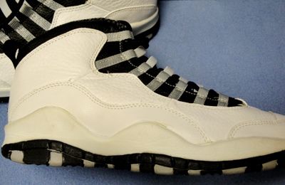 Deadstock 1994 original Air Jordan X. US 9. White Black Light. Box 