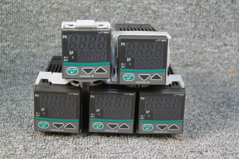 YOKOGAWA TEMPERATURE CONTROLLER UT150 LOT OF 5, VN,S4  