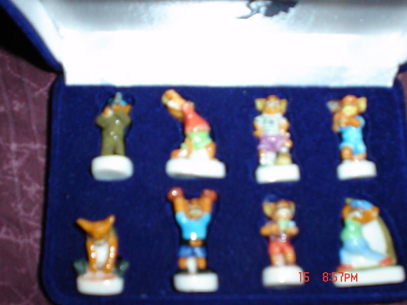   MINIATURE Novelty Porcelain Cat figurine Set DIFFERENT SPORTS POSES