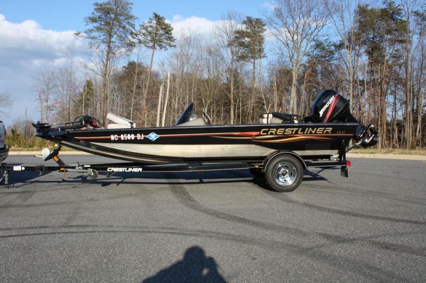 Crestliner 17 ft aluminum fishing boat  