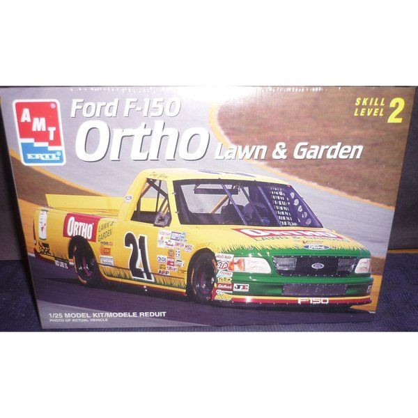 AMT 125 Ford F 150 Lawn & Garden Race Truck Model Kit  