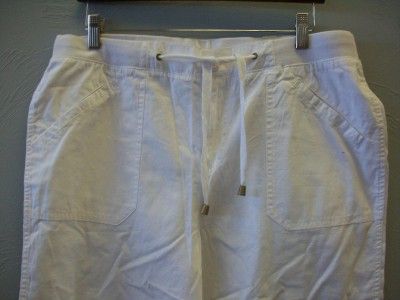 LIVING PLANET WHITE CAPRI PANTS SIZE 6  