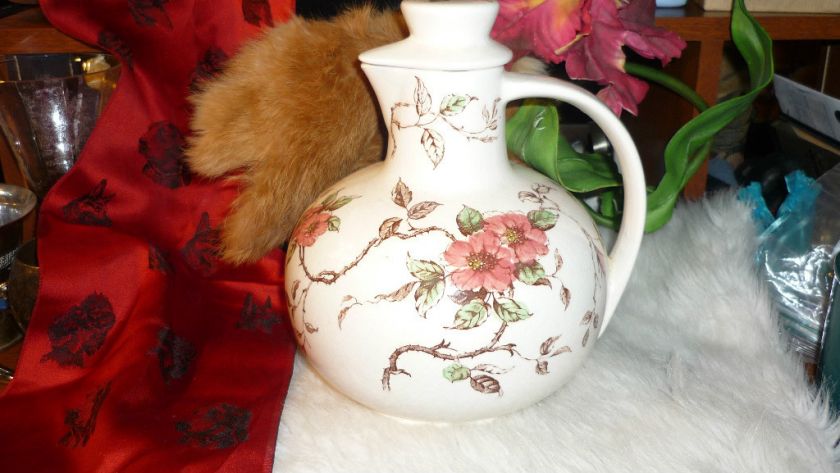 BEAUTIFUL VINTAGE PITCHER NASCO (SPRINGTIME) WITH LID  