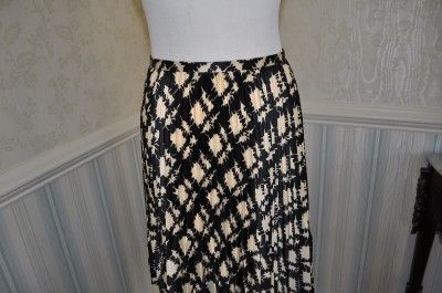 Gorgeous Talbots SIZE 16 Knife Pleats Black & Cream Geometric Design 