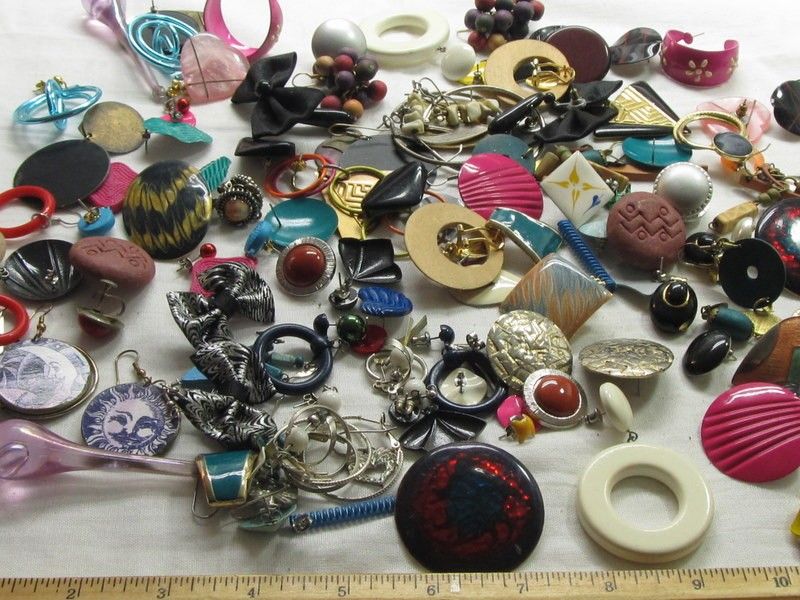   73 PAIRS RETRO EARRINGS MIXED JUNK COSTUME JEWELRY CRAFT LOT*  