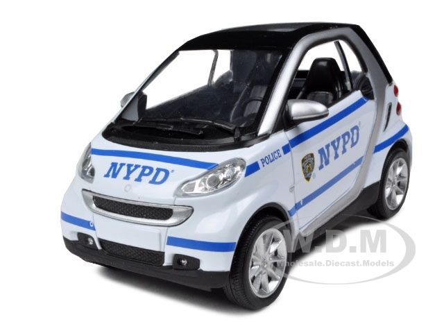 SMART FOR TWO NYPD POLICE CAR 124 DIECAST MODEL CAR  