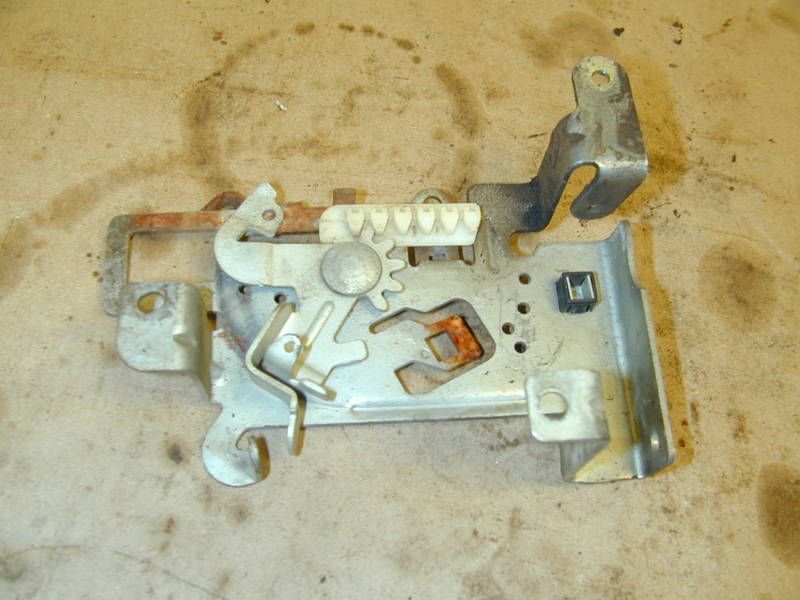 Briggs & Stratton 9 HP Syn Bal Eng Carb Linkage Mower  