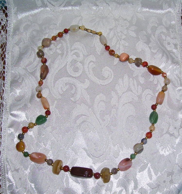 VINTAGE POLISHED ROCK STONES NECKLACE BEAUTIFUL  