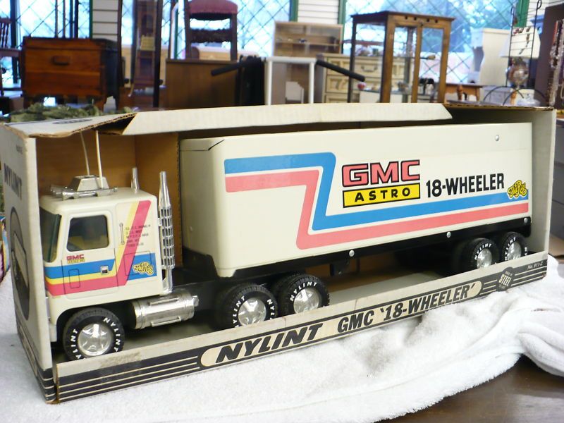 CX  GMC ASTRO 18 WHEELER NYLINT TRUCK MIB  