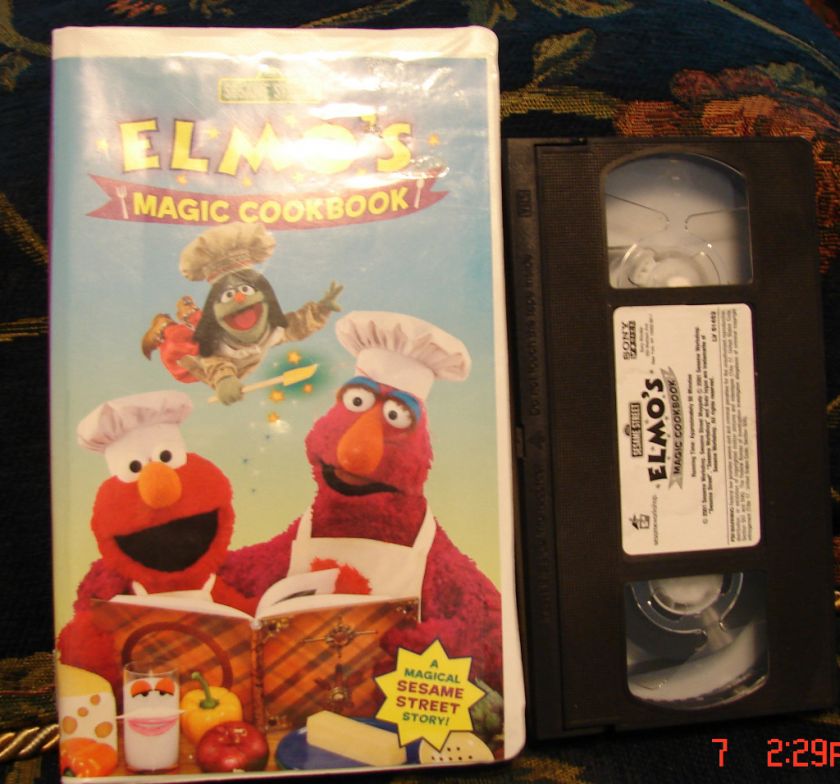 Elmos Magic Cookbook Vhs VIDEO Emeril Lagasee Clamshel 074645145334 