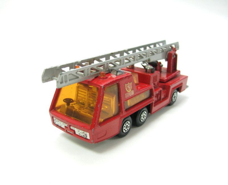 MATCHBOX LESNEY K 9 FIRE TENDER ENGLAND 1972 TRUCK TOY  